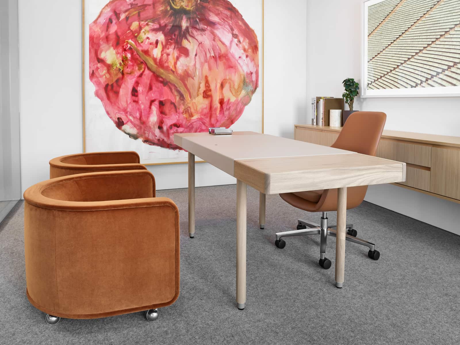 An interior view of the Geiger showroom at Fulton Market in Chicago displaying Geiger's Leatherwrap Sit-to-Stand Desk. An interior view of the Geiger showroom at Fulton Market in Chicago displaying Geiger's Leatherwrap Sit-to-Stand Desk.