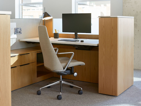 Geiger Showroom at Fulton Market in Chicago showing a Geiger One workstation with a Taper Chair.